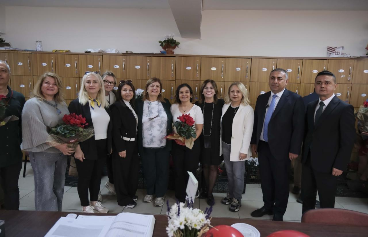 Güngör Geçer, Nuray Karalar'ın Görev Yaptığı Okulda Öğretmenler Günü'nü Kutladı..