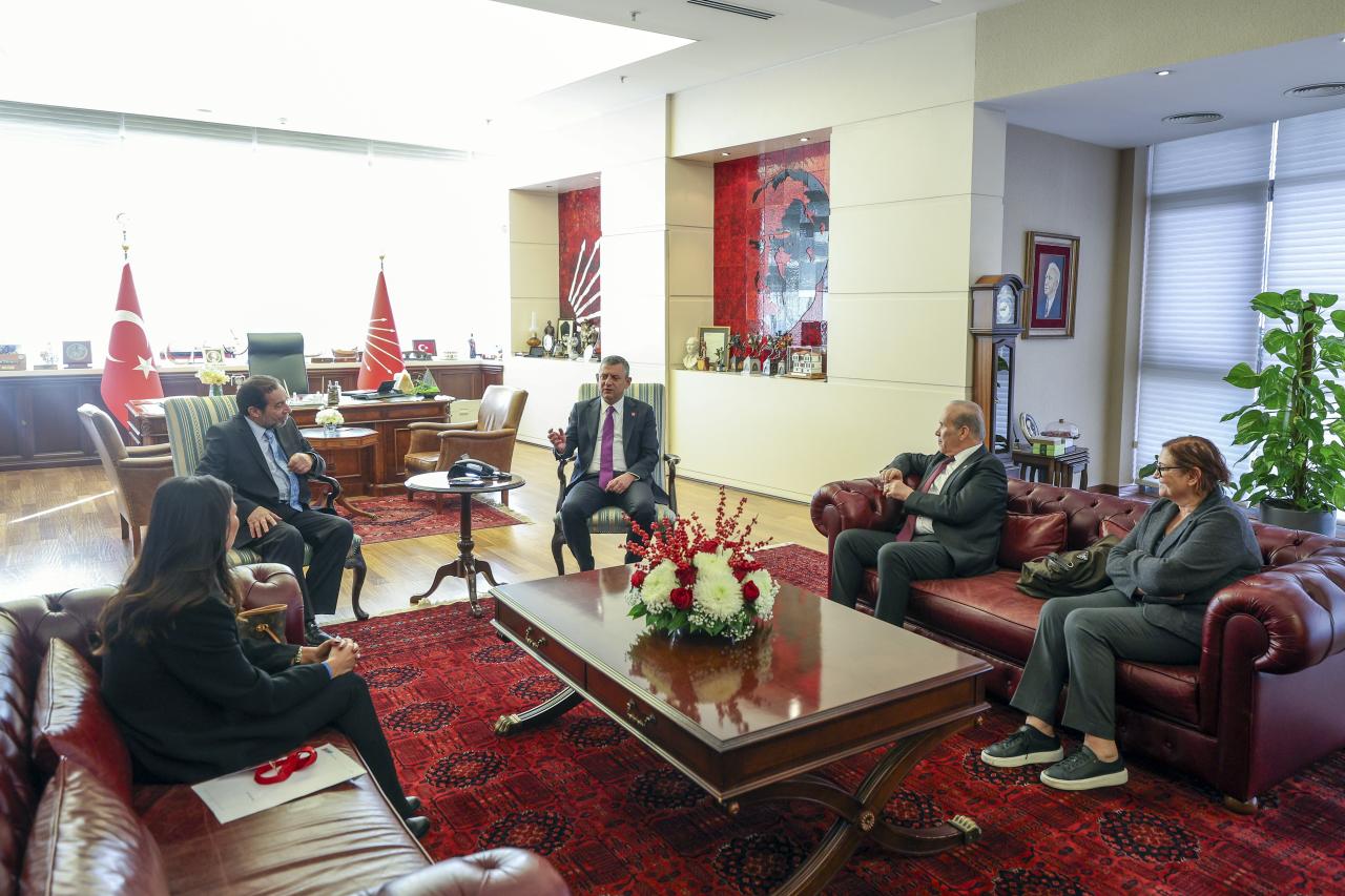 CHP Genel Başkanı Özgür Özel, Serdar Denktaş’ı Kabul Etti