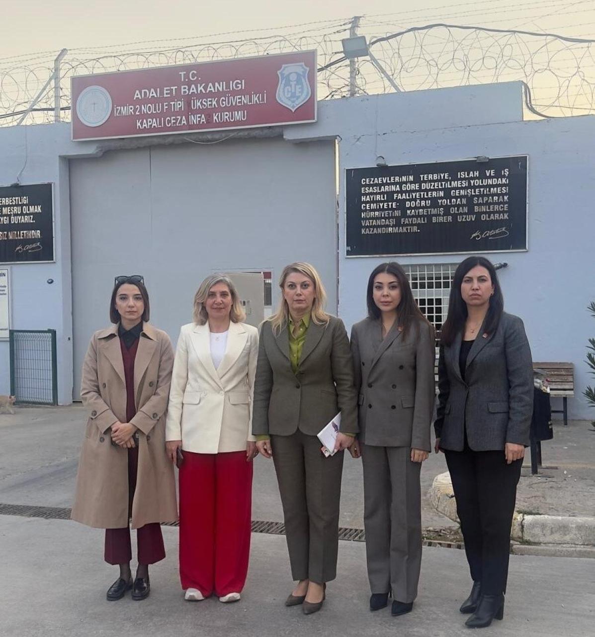 Asu Kaya, Tunç Soyer ve Mehmet Murat Çalık’ı Ziyaret Etti