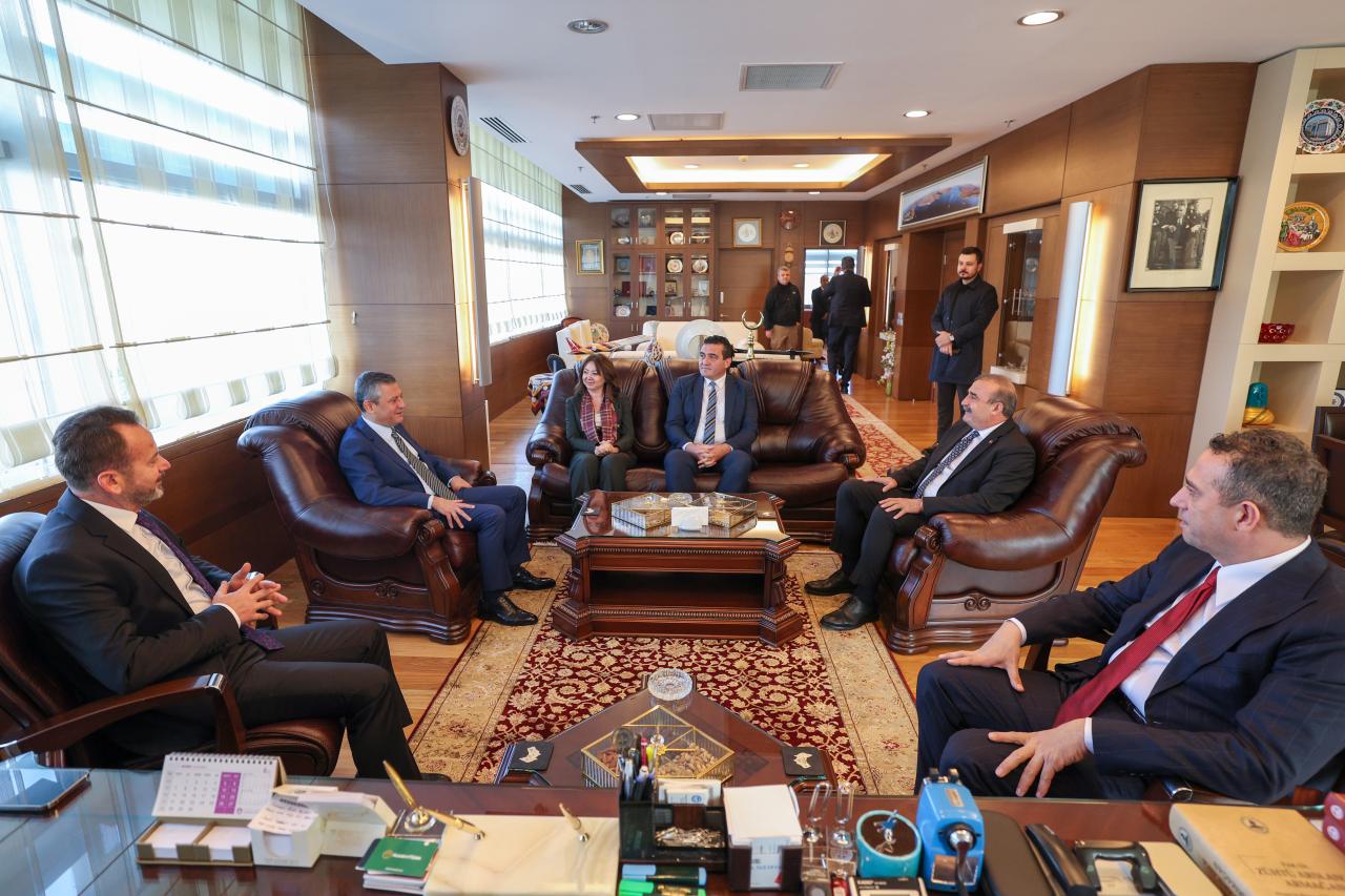 CHP Genel Başkanı Özgür Özel, Uyuşmazlık Mahkemesi Başkanı Rıdvan Güleç'i Ziyaret Etti