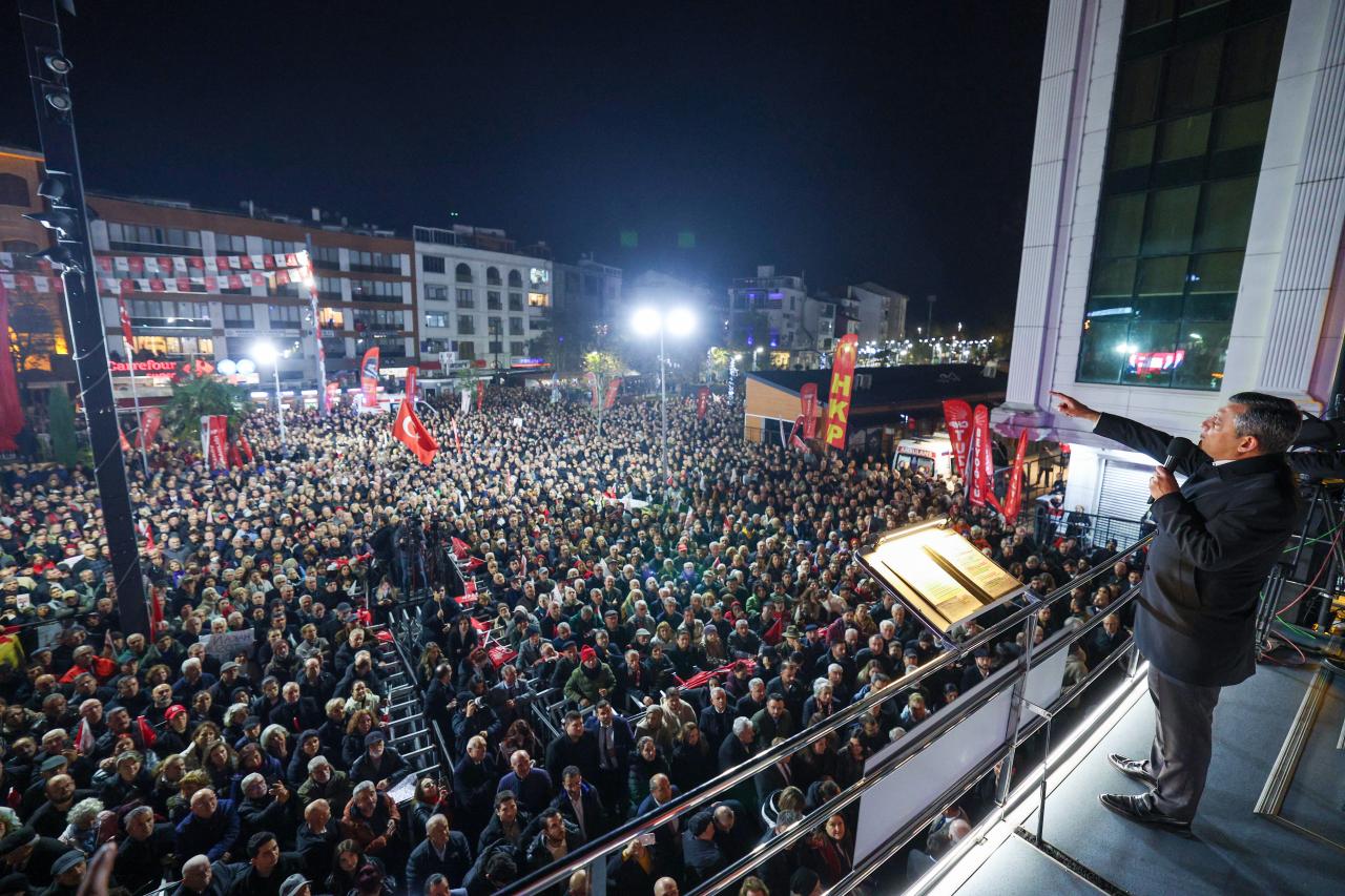 Cumhuriyet Halk Partisi Genel Başkanı Özgür Özel: “Ekrem İmamoğlu’na Kefiliz, Canlı Yayın İstiyoruz”