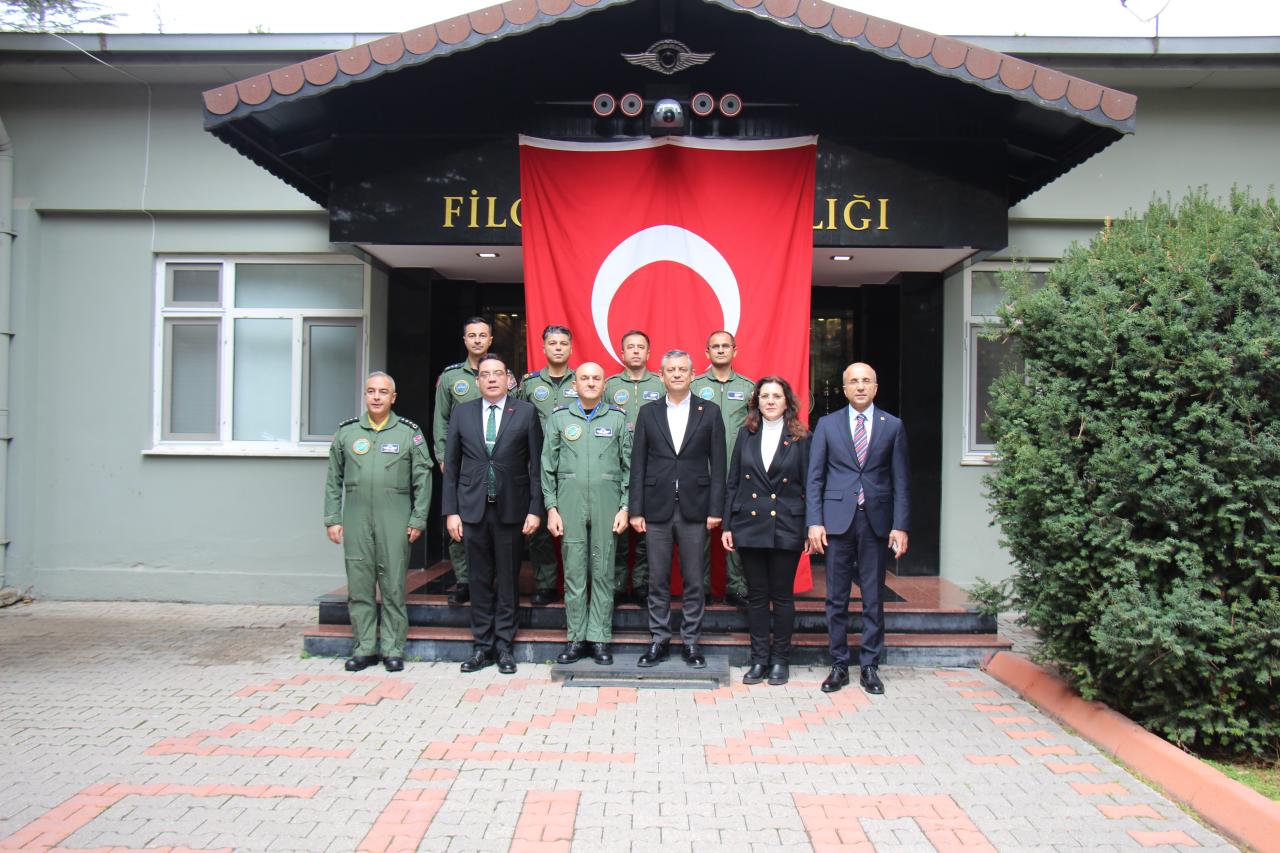 CHP Genel Başkanı Özgür Özel, Kayseri 12. Ulaştırma Ana Üs Komutanlığına Taziye Ziyaretinde Bulundu