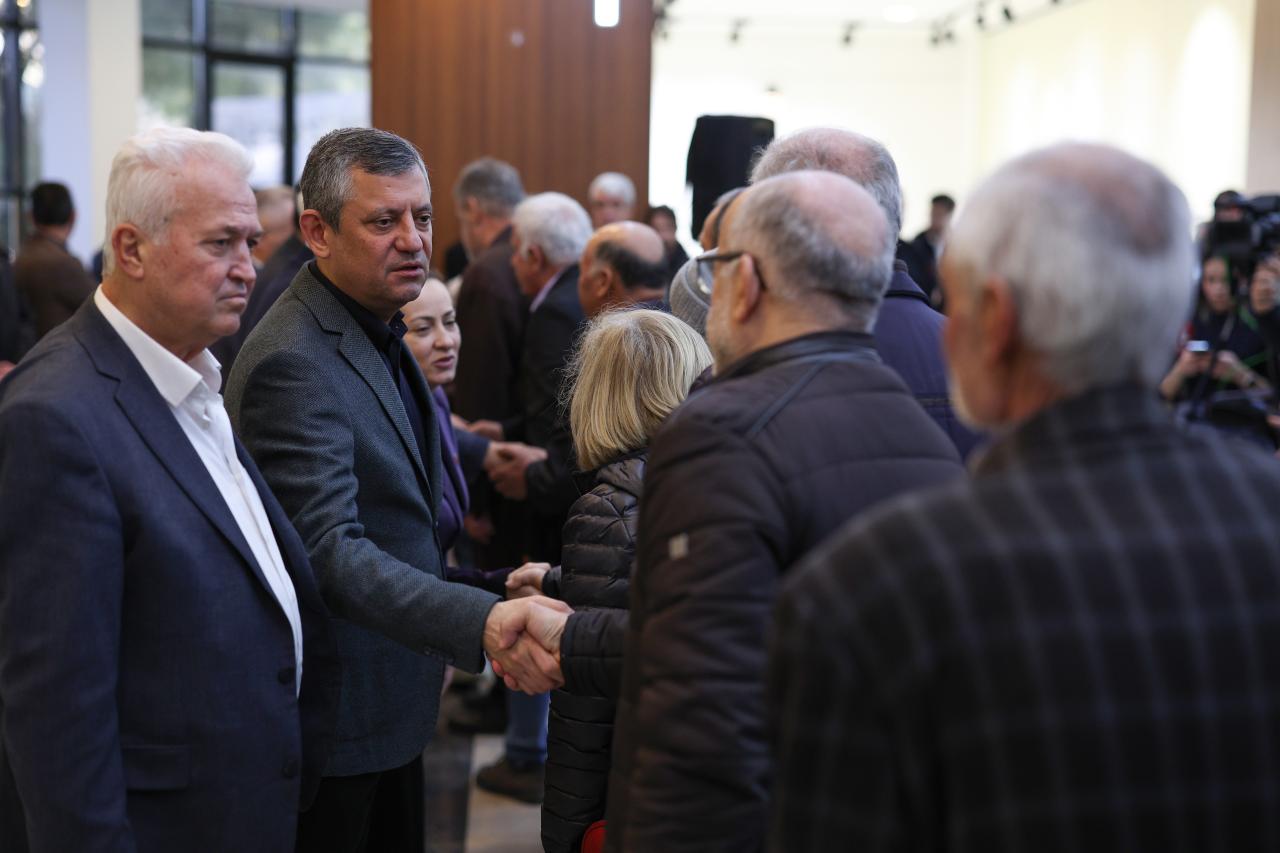 CHP Genel Başkanı Özgür Özel, Durbay Ailesi ile Birlikte Taziyeleri Kabul Etti