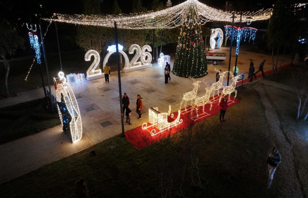 Adana’da 10 Noktada Yeni Yıl Işıklandırması İle Renkli Görüntüler Oluştu