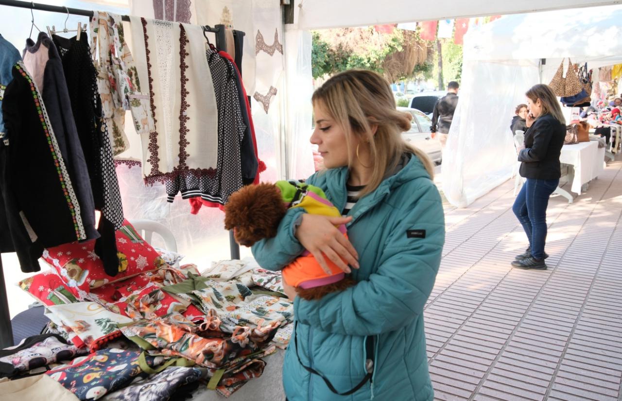 Yılbaşı Konseptli Kadın Emeği Pazarı Kuruldu