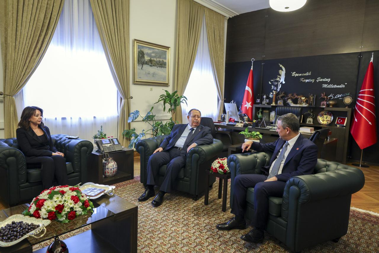 CHP Genel Başkanı Özgür Özel, YSK Başkanı Ahmet Yener ile Bir Araya Geldi