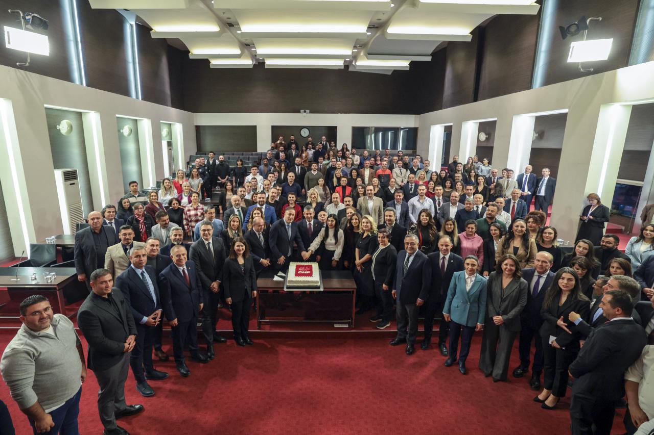 Cumhuriyet Halk Partisi Genel Başkanı Özgür Özel, CHP Personelinin Yeni Yılını Kutladı