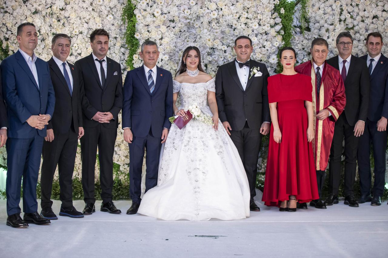 CHP Genel Başkanı Özgür Özel, Berfin ve Erman Çiftinin Nikah Törenine Katıldı