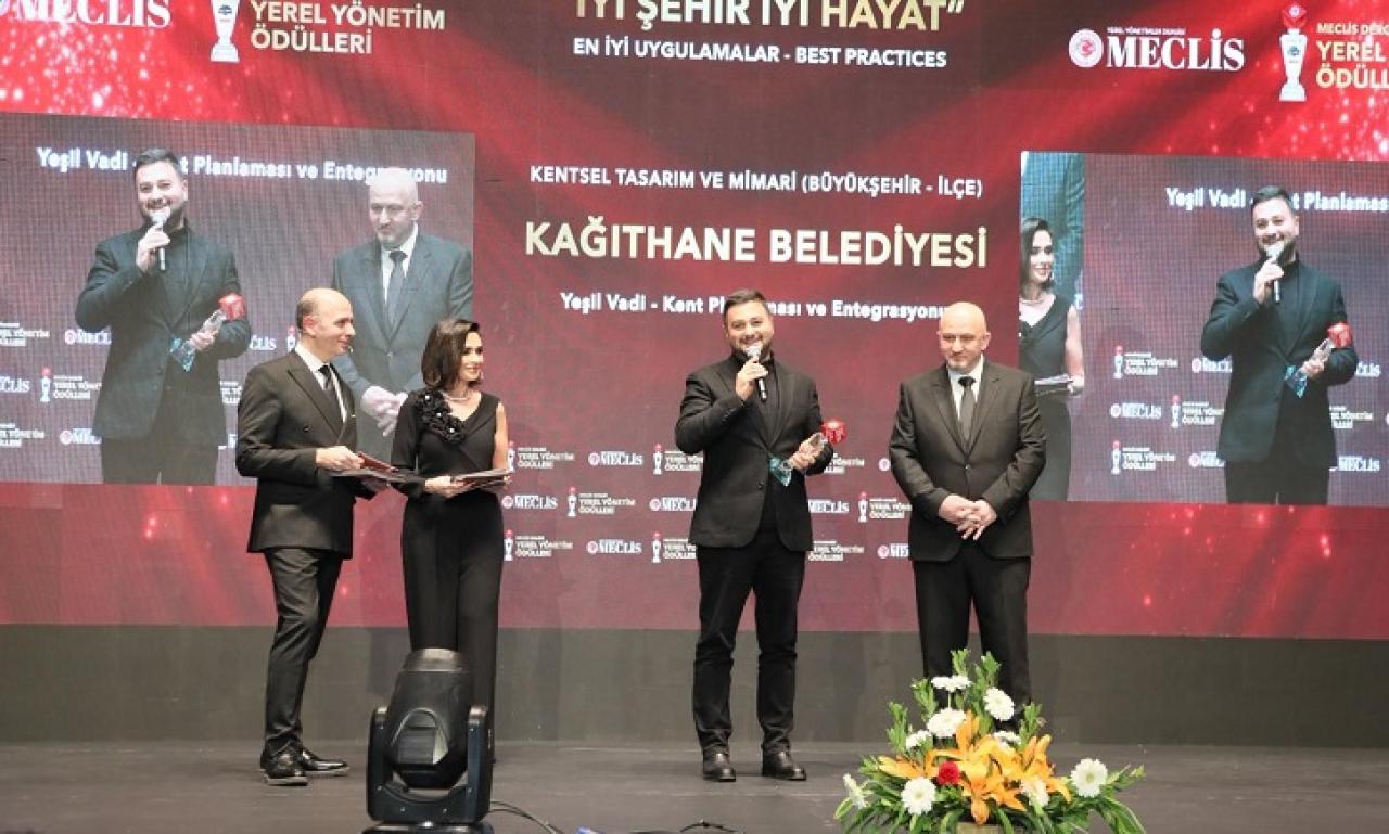 KÂĞITHANE BELEDİYESİ’NE YEREL YÖNETİMLERDEN ANLAMLI ÖDÜL