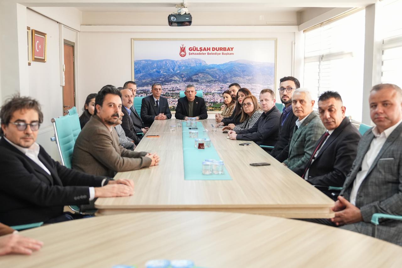 Cumhuriyet Halk Partisi Genel Başkanı Özgür Özel, Şehzadeler Belediyesini Ziyaret Etti