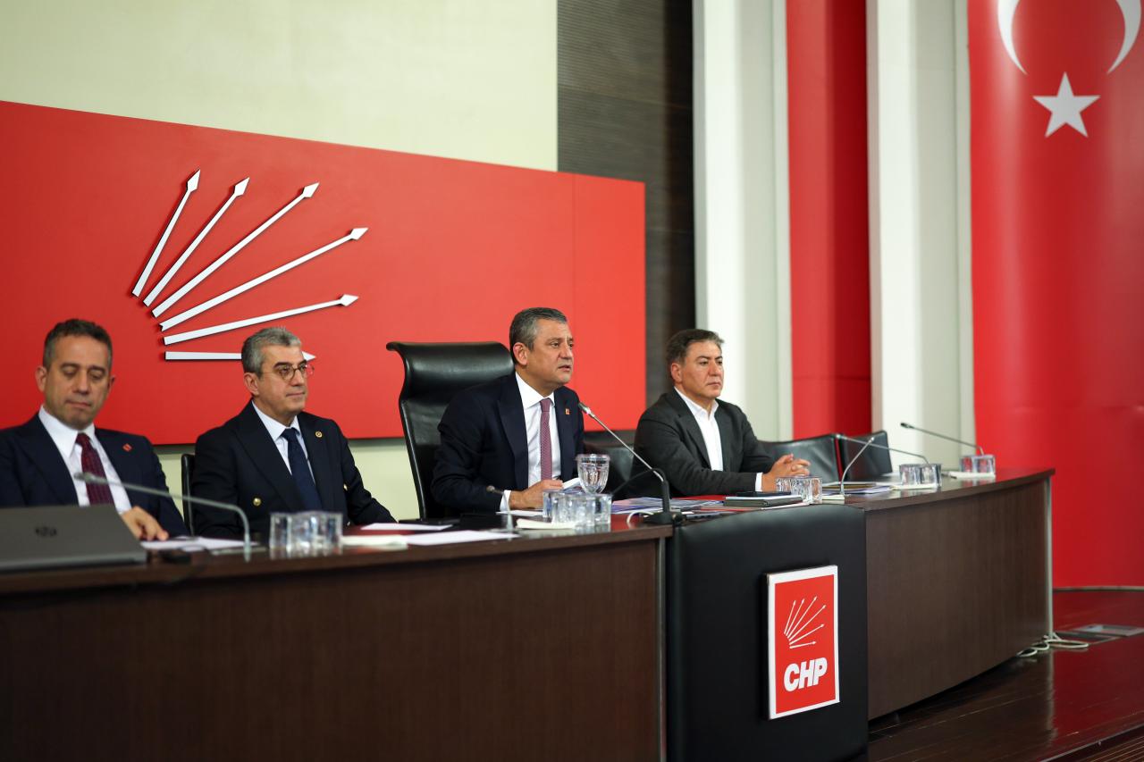 CHP Lideri Özgür Özel, TBMM Kapalı Grup Toplantısına Başkanlık Etti