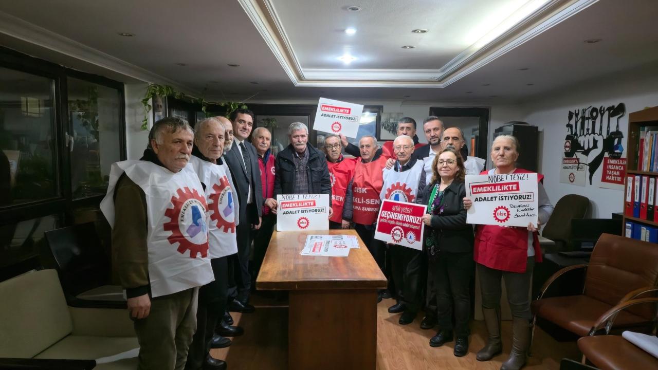 Ulaş Karasu’dan DİSK Dev Emekli-Sen’e Ziyaret : Bir Ülkenin Emeklisi Evinde Rahat Yaşayamıyorsa; O Ülkede Huzurun Olma Şansı Kalmamıştır
