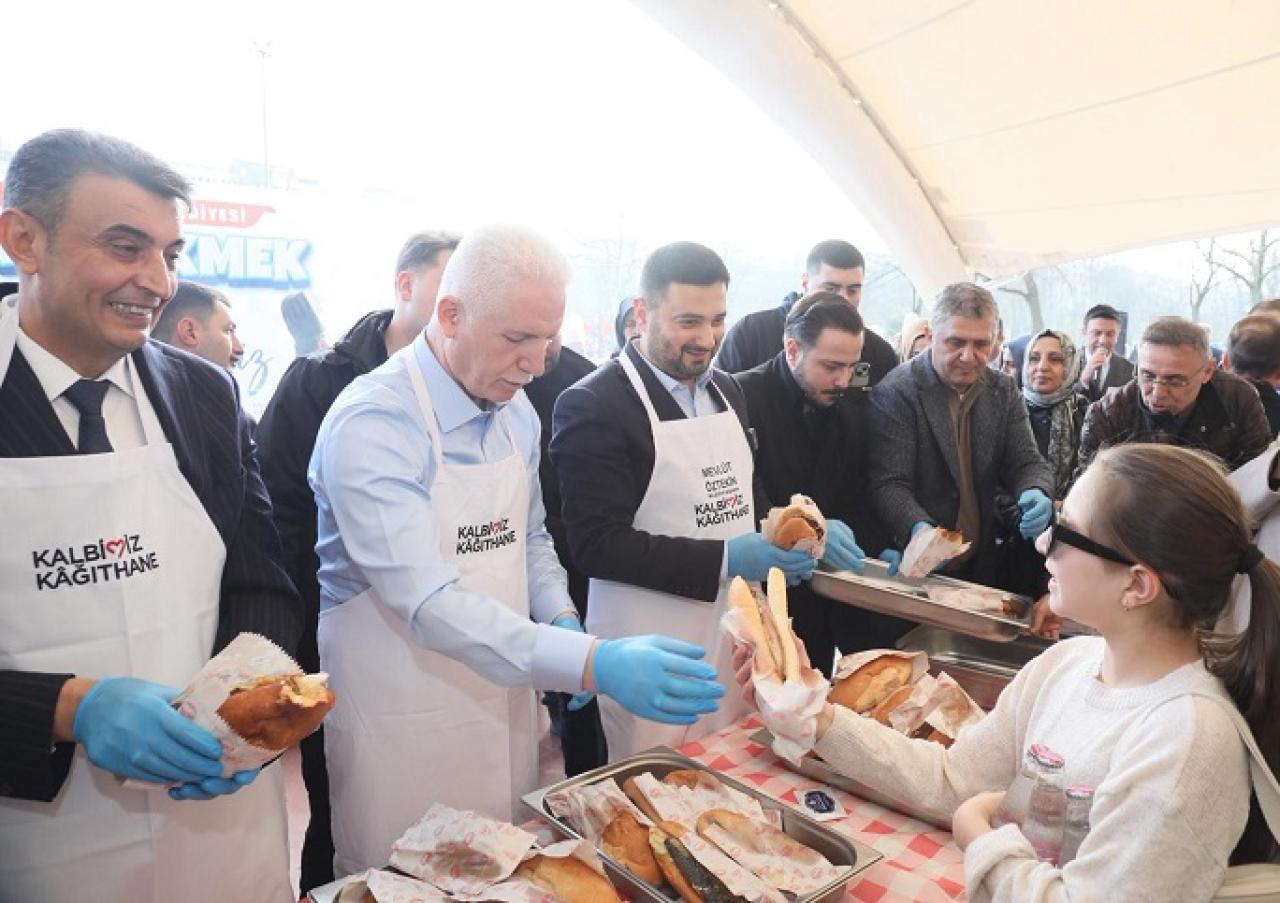 KÂĞITHANE’DE GELENEKSEL BALIK EKMEK FESTİVALİNE YOĞUN İLGİ