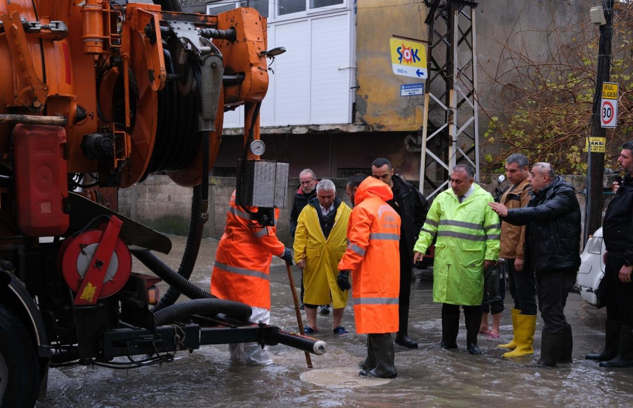 Metrekareye 72 Kg Yağmurun Yarattığı Sorunlara Büyükşehir Aralıksız Müdahale Ediyor