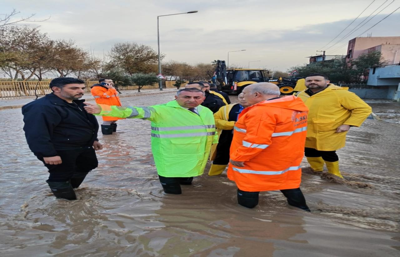 Büyükşehir 492 İş Makinesi, 1672 Personelle Su Baskınlarından Etkilenen Vatandaşın Yanında