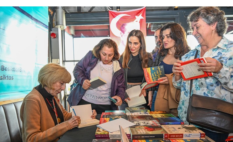 AYŞE KULİN BELTAŞ KİTAP KAFE’DE OKURLARIYLA BULUŞTU