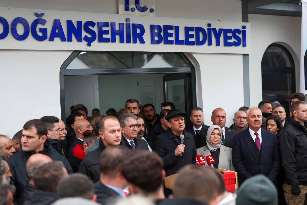 CHP Lideri Özgür Özel: “26 Bin Personel Çalışmış; ‘CHP Hiç Yoktu’ Diyor, Tayyip Bey Kul Hakkı Yiyor”