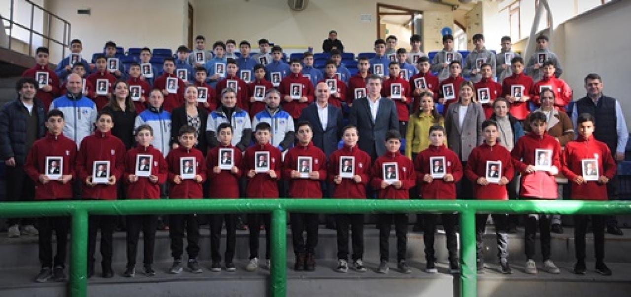 Ekrem Kurt Apranti Eğitim Merkezi kursiyerleri dönem sonu karnelerini aldı