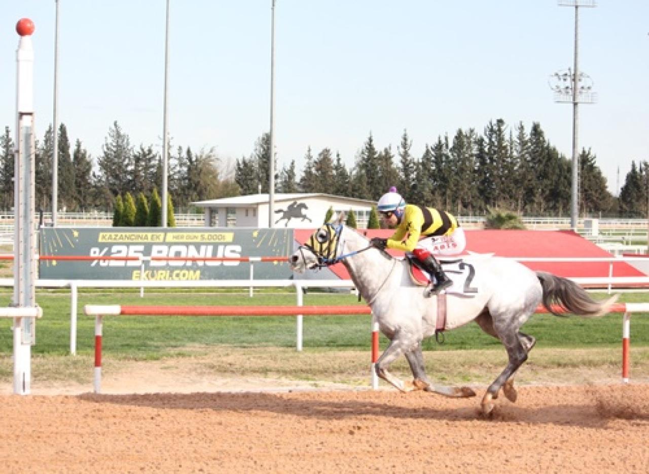 Yeşiloba Koşusu’nu Beyazışık kazandı