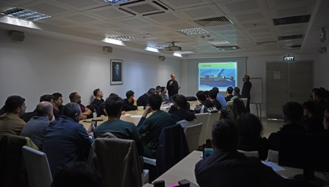 Atlarda Diş Bakım ve Tedavileri Eğitimi Veliefendi Hipodromu At Hastanesi'nde gerçekleşti
