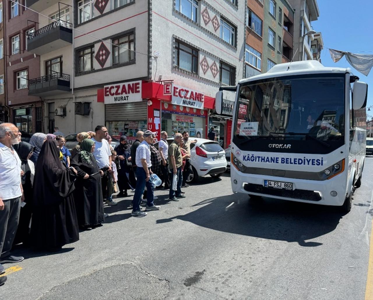 KÂĞITHANE BELEDİYESİ MEZARLIK ZİYARETLERİNİ KOLAYLAŞTIRIYOR