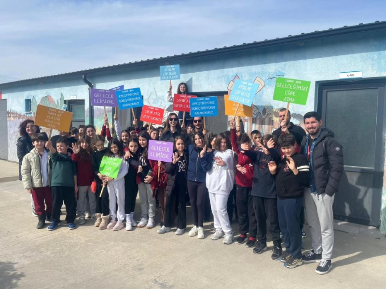 Mektebim İlkokulu öğrencilerinde Atık Getirme Merkezine ziyaret