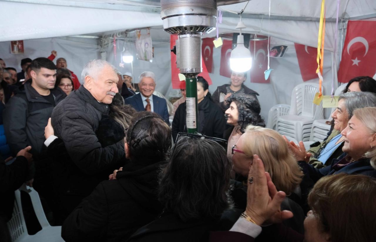 Zeydan Karalar, Kendisi ve Diğer Tutuklu Belediye Başkanları İçin Mücadele Edilen Adalet Çadırı’nı Ziyaret Etti