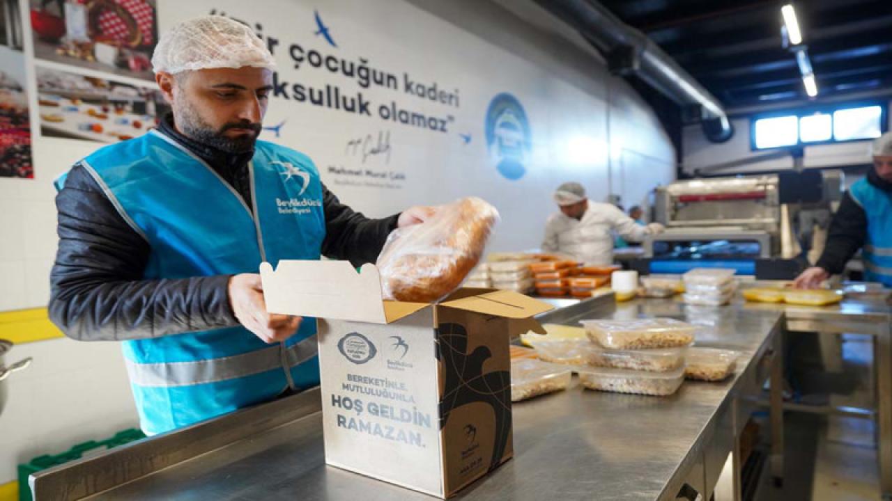 BEYLİKDÜZÜ’NDE RAMAZAN’IN BEREKETİ SOFRALARA TAŞINIYOR