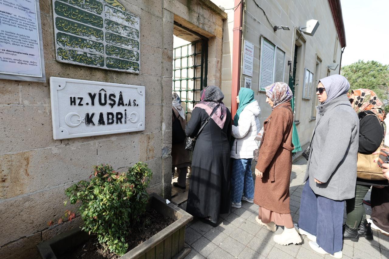 KÜÇÜKÇEKMECELİ KADINLAR RAMAZAN AYINDA YUŞA TEPESİ’NDE