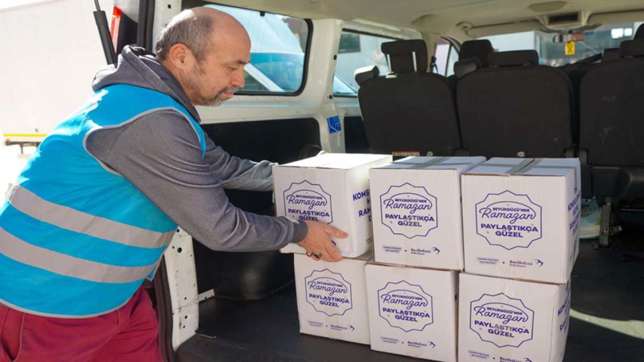 BEYLİKDÜZÜ BELEDİYESİ RAMAZAN’DA İHTİYAÇ SAHİBİ AİLELERİN YANINDA