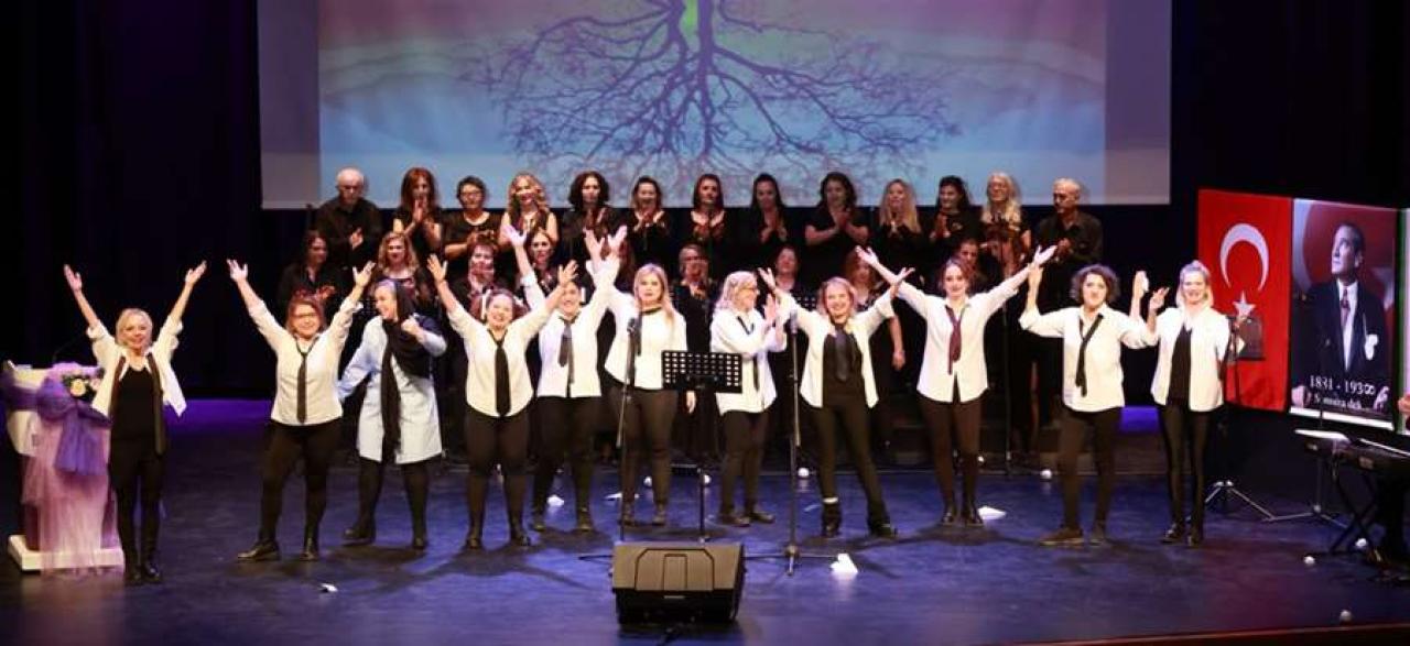 8 MART ATAŞEHİR’DE KADINLAR İÇİN DOLU DOLU GEÇTİ