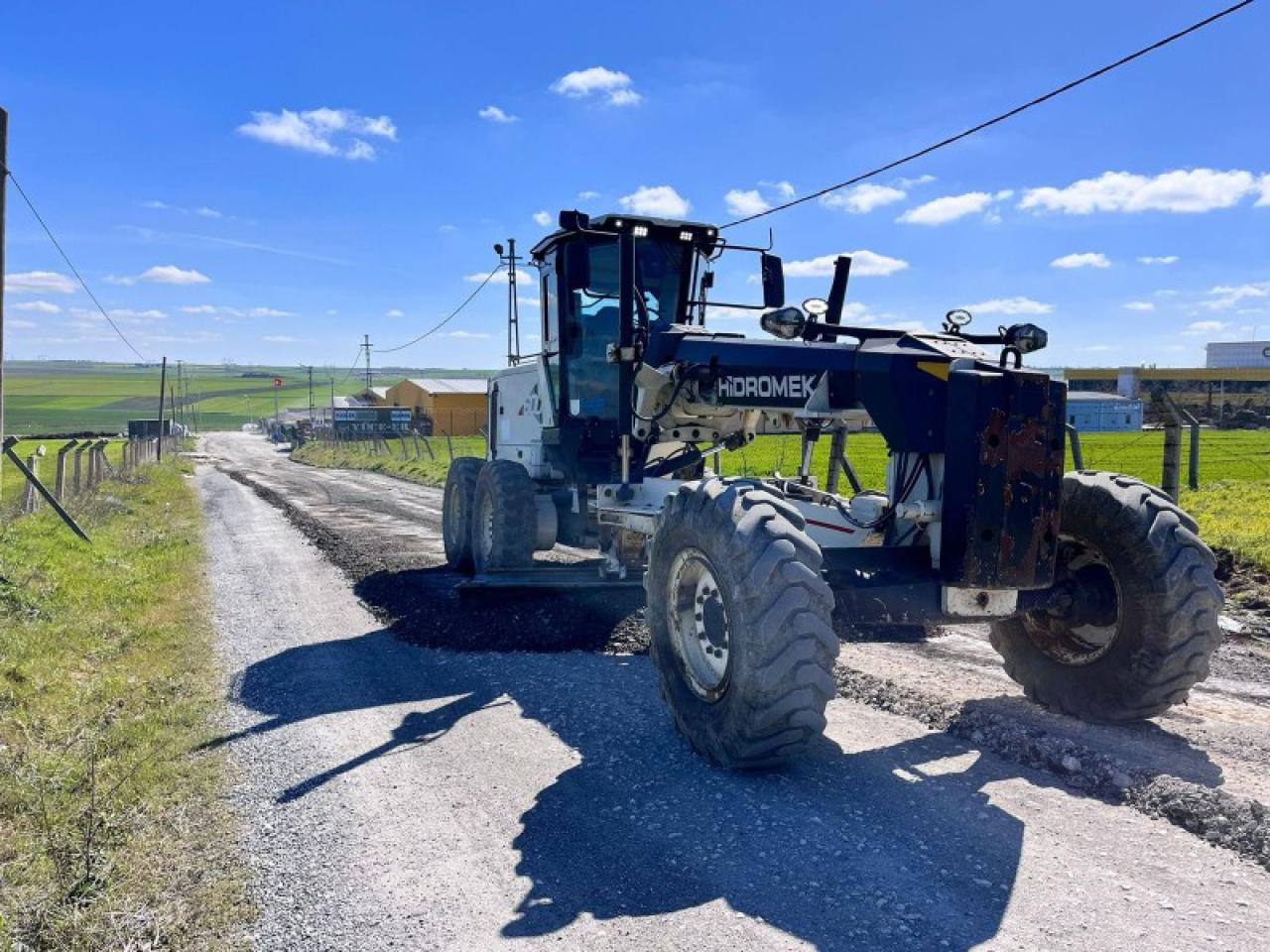 Silivri Belediyesi yol bakım çalışmalarını sürdürüyor