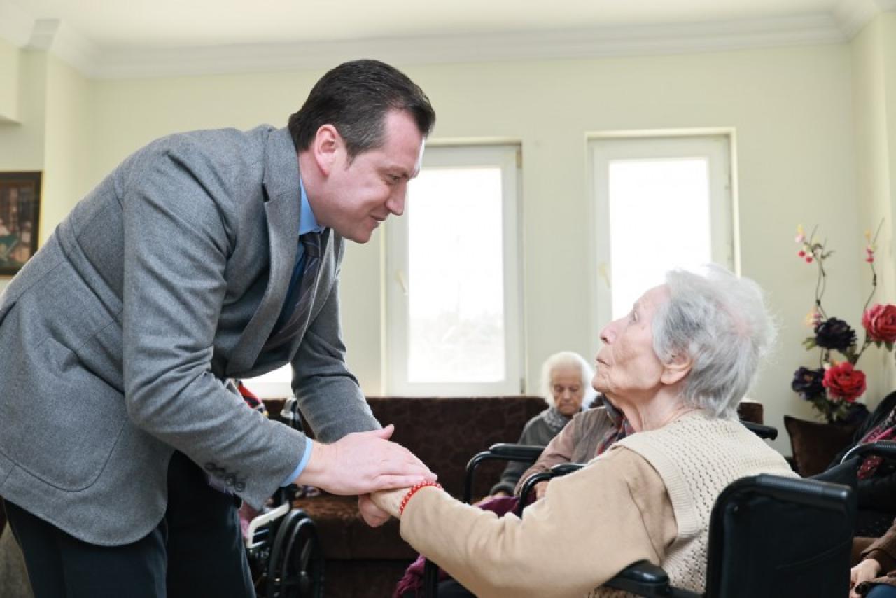 Başkan Balcıoğlu’ndan huzurevlerine ziyaret