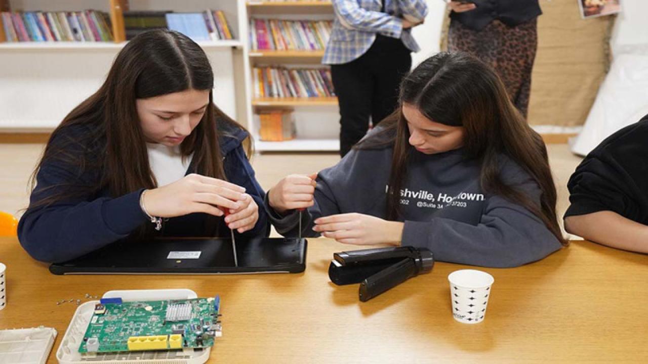 BEYLİKDÜZÜ’NDE ÖĞRENCİLERE ELEKTRONİK ATIK EĞİTİMİ