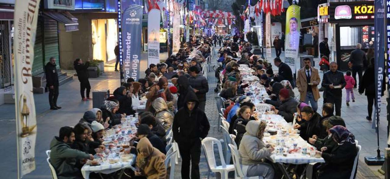ATAŞEHİRLİLER İFTAR SOFRALARINDA BULUŞTU