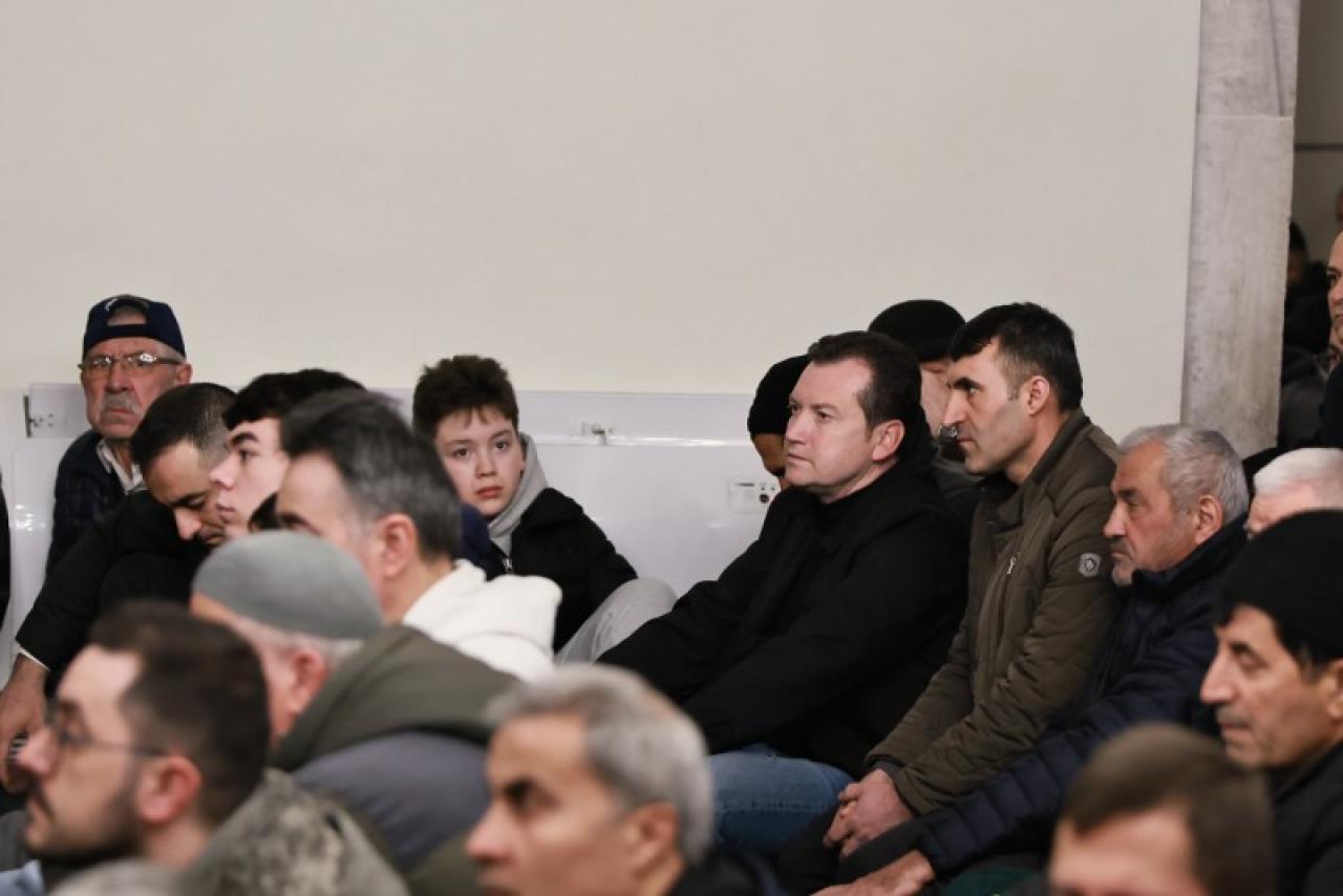 Başkan Balcıoğlu, bayram namazını Piri Mehmet Paşa Camii’nde kıldı