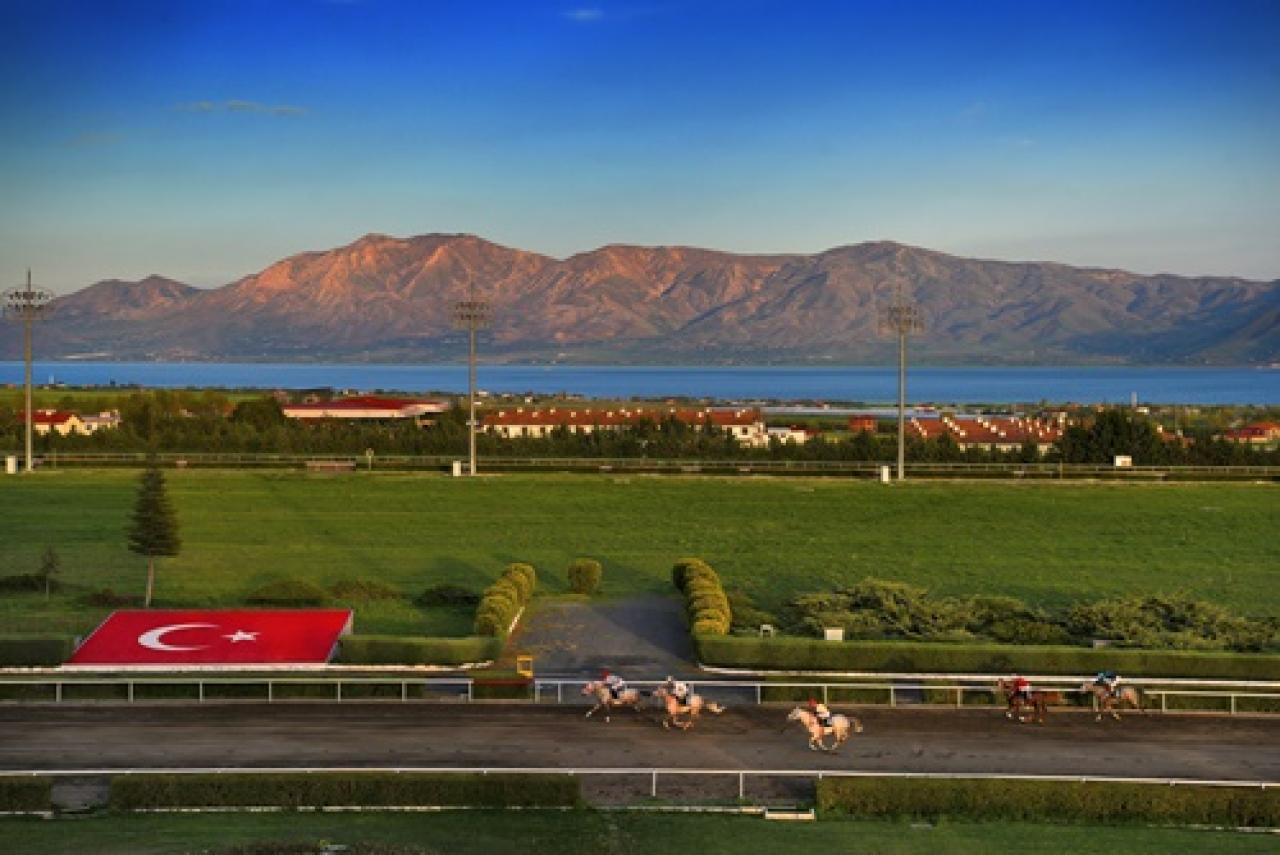 Elazığ Hipodromu’nda yeni sezon heyecanı 1 Nisan’da başlıyor
