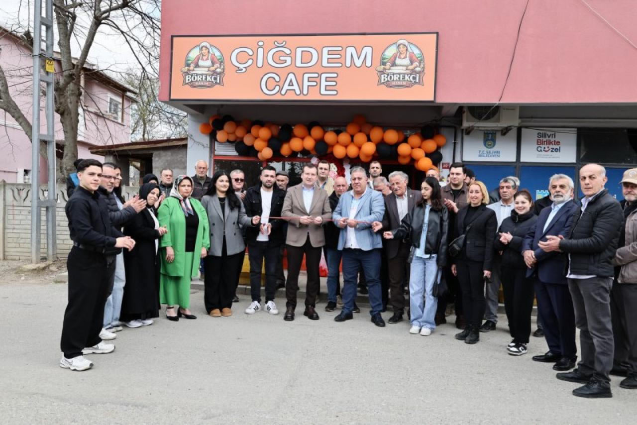 Başkan Balcıoğlu, Çiğdem Kafe’nin açılışını yaptı