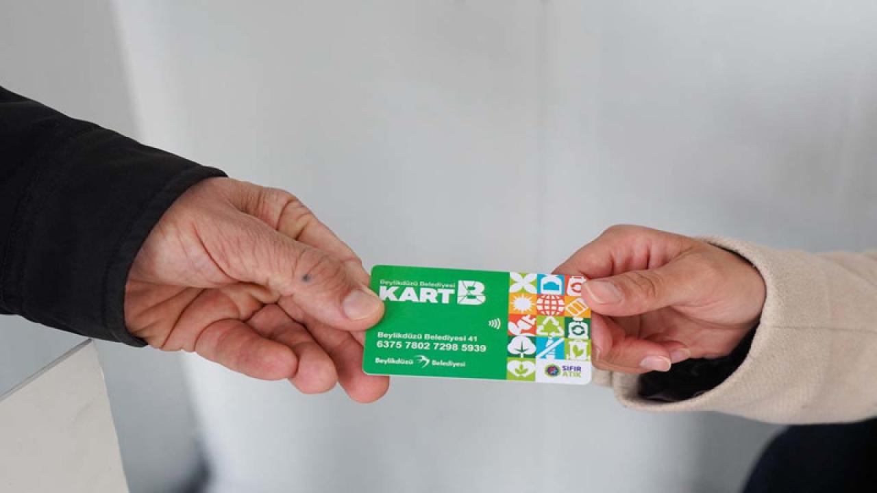 BEYLİKDÜZÜ’NDE ATIKLAR “KART B” İLE KAZANCA DÖNÜŞÜYOR