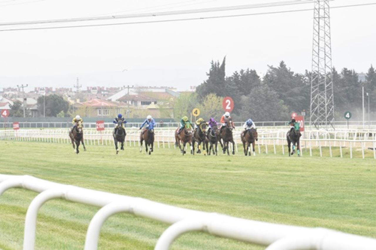 Bursa Emniyet Müdürlüğü Koşusu'nu Işıls A Melina kazandı
