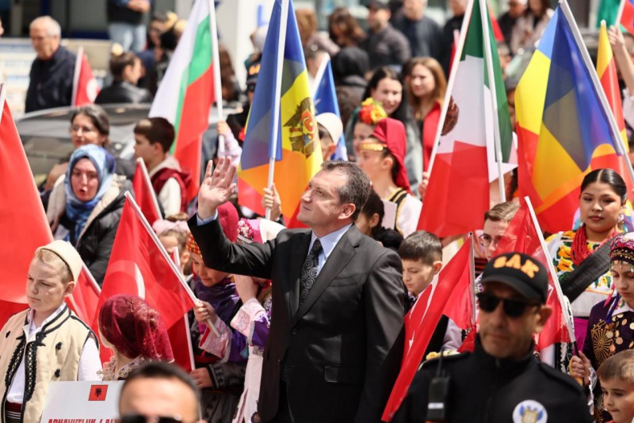 Başkan Balcıoğlu: Barış çocuklarla mümkündür, kardeşlik çocuklarla büyür