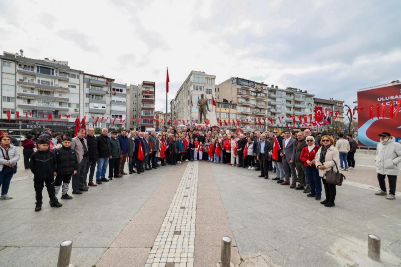 Başkan Balcıoğlu, 23 Nisan’da çelenk sunma törenine katıldı