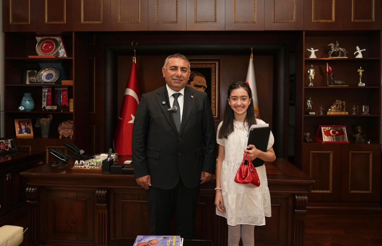 Küçük Yazar Zeynep Demir, Büyükşehirde Başkanlık Koltuğuna Oturdu