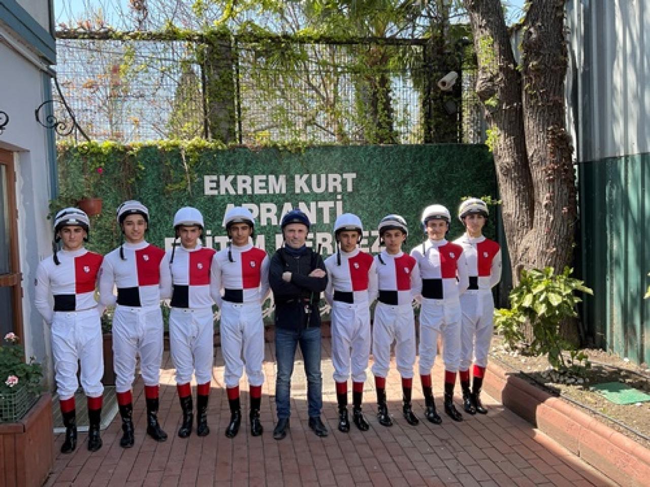 Jokey Sadettin Boyraz, apranti kursiyerlerle buluştu