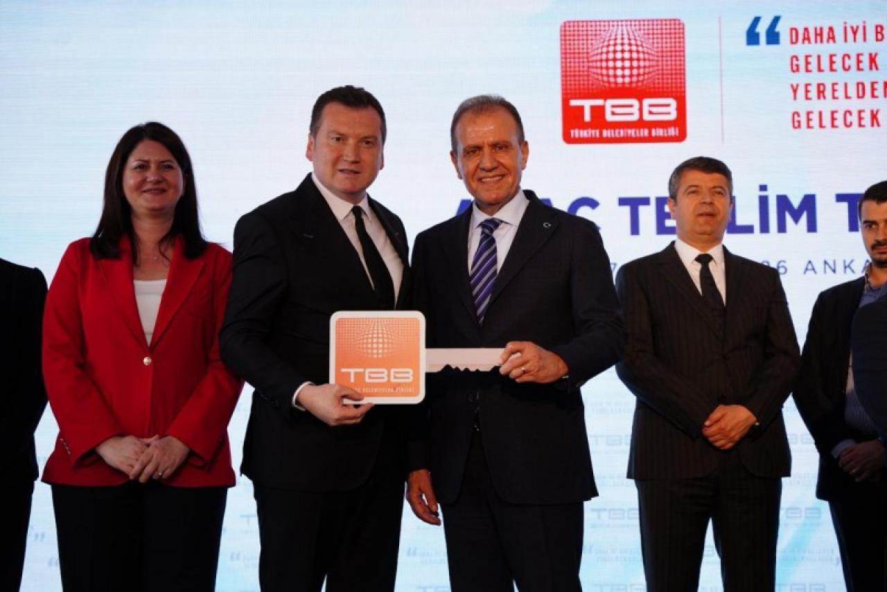 TBB, Silivri Belediyesi’ne çöp kamyonu hibe etti