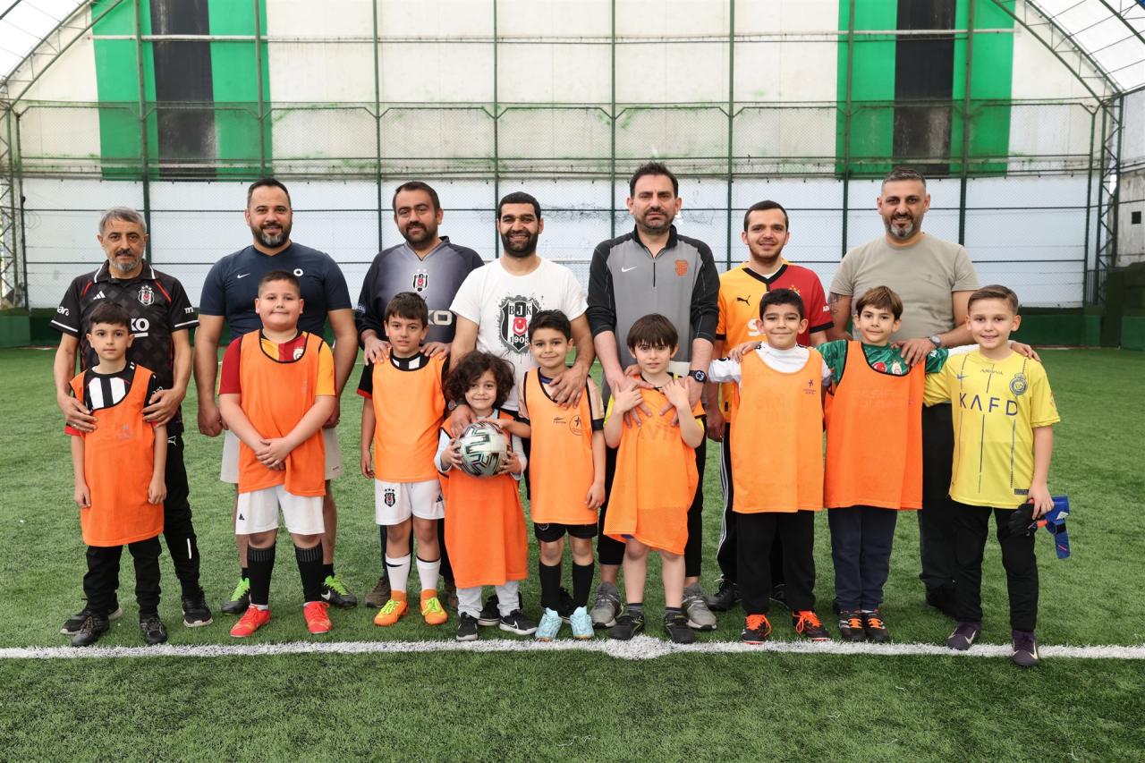 BABALAR VE OĞULLARI FUTBOL HEYECANI YAŞADI
