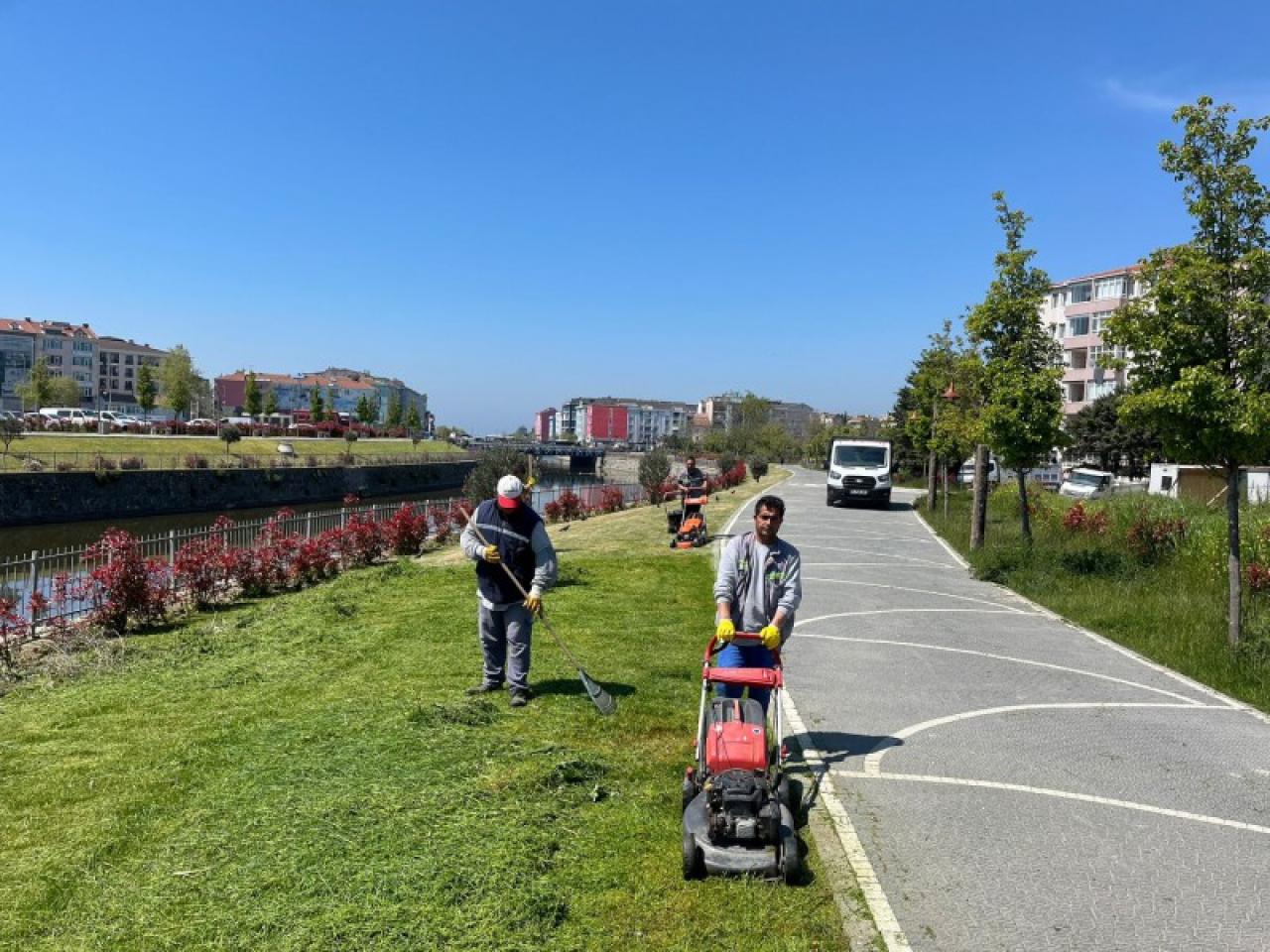 Silivri Belediyesi çevre düzenleme çalışmalarını sürdürüyor