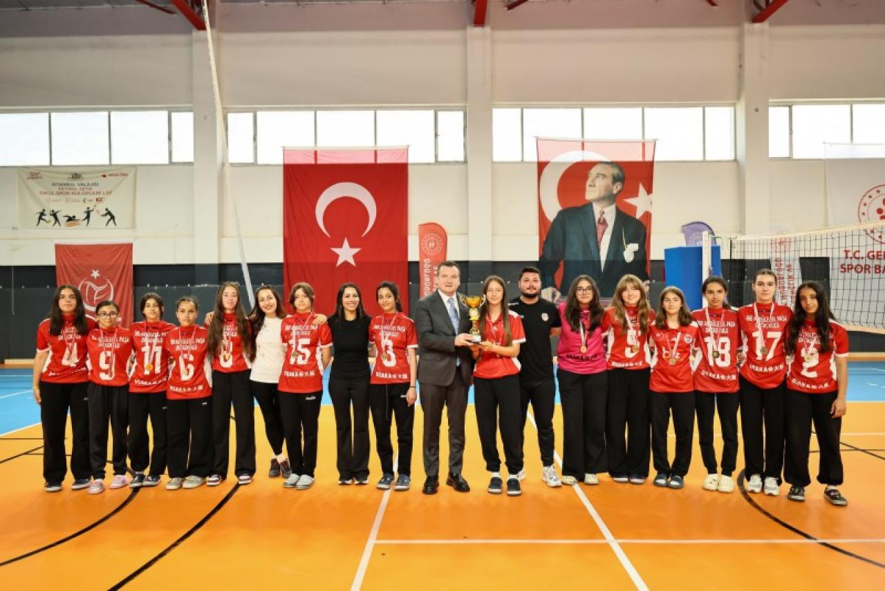 Başkan Balcıoğlu, İBB Abdülezel Paşa Ortaokulu Hokey Takımı’nı karşıladı