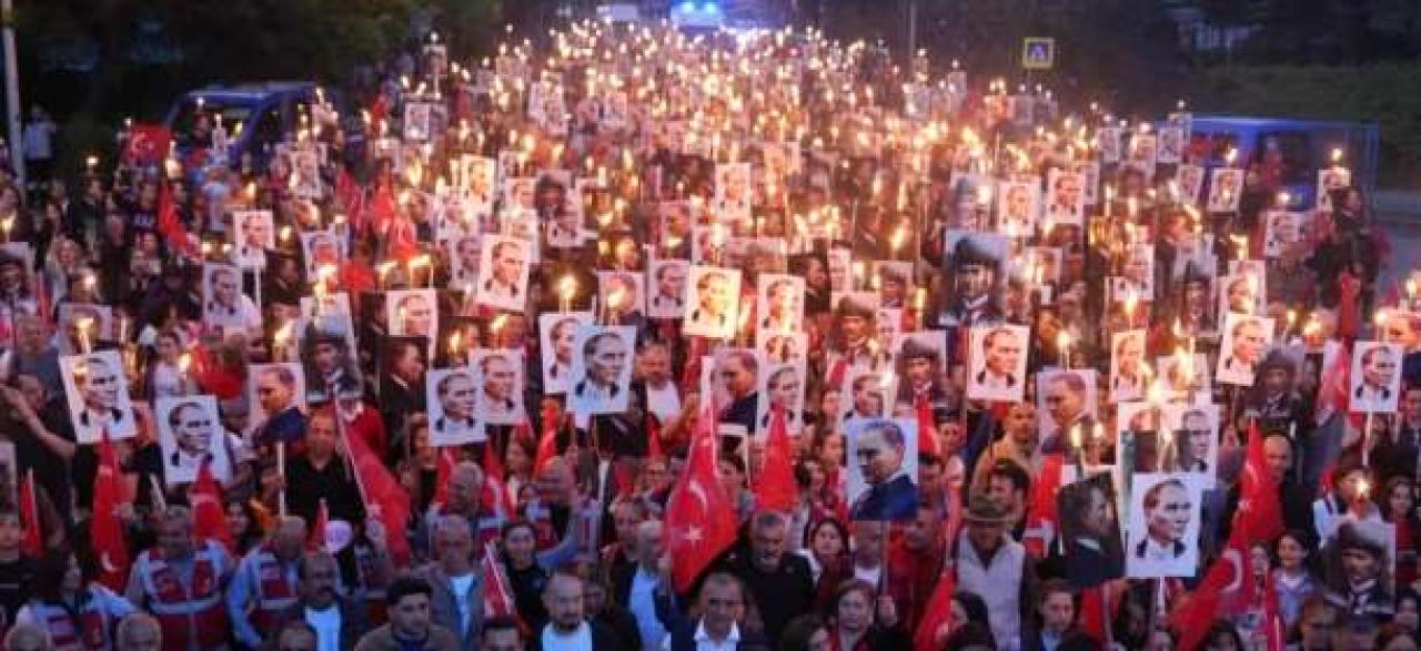 ATAŞEHİR’DE 19 MAYIS COŞKUSU MEYDANLARA TAŞTI