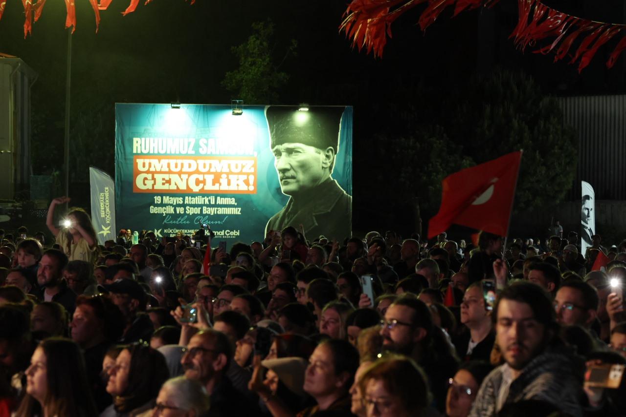 GÜN BOYU SÜREN 19 MAYIS COŞKUSU